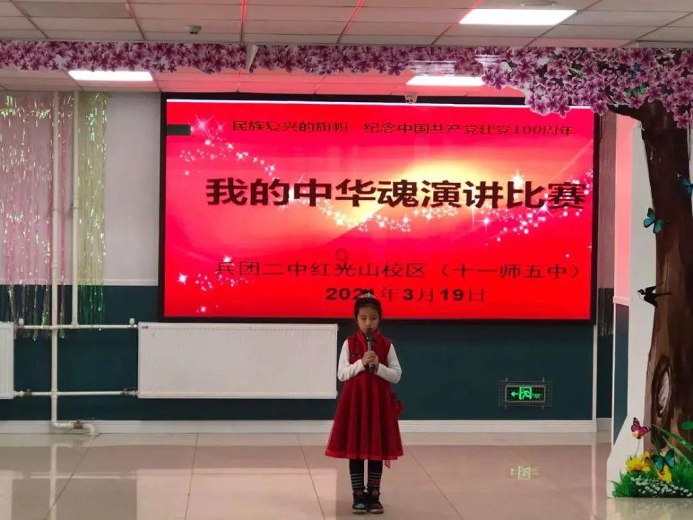 40岁女人会穿才优雅！经典款、剪裁合身、配饰点缀，太显气质